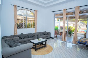 Living area - Pongwe Beachfront Villa (Pongwe)