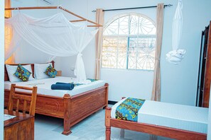 Deluxe Triple Room - Seafront villa (Pongwe)