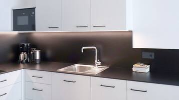 KĂŒhlschrank, Mikrowelle, Ofen, Herdplatte