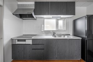 冰箱、微波炉、炉灶、电饭煲