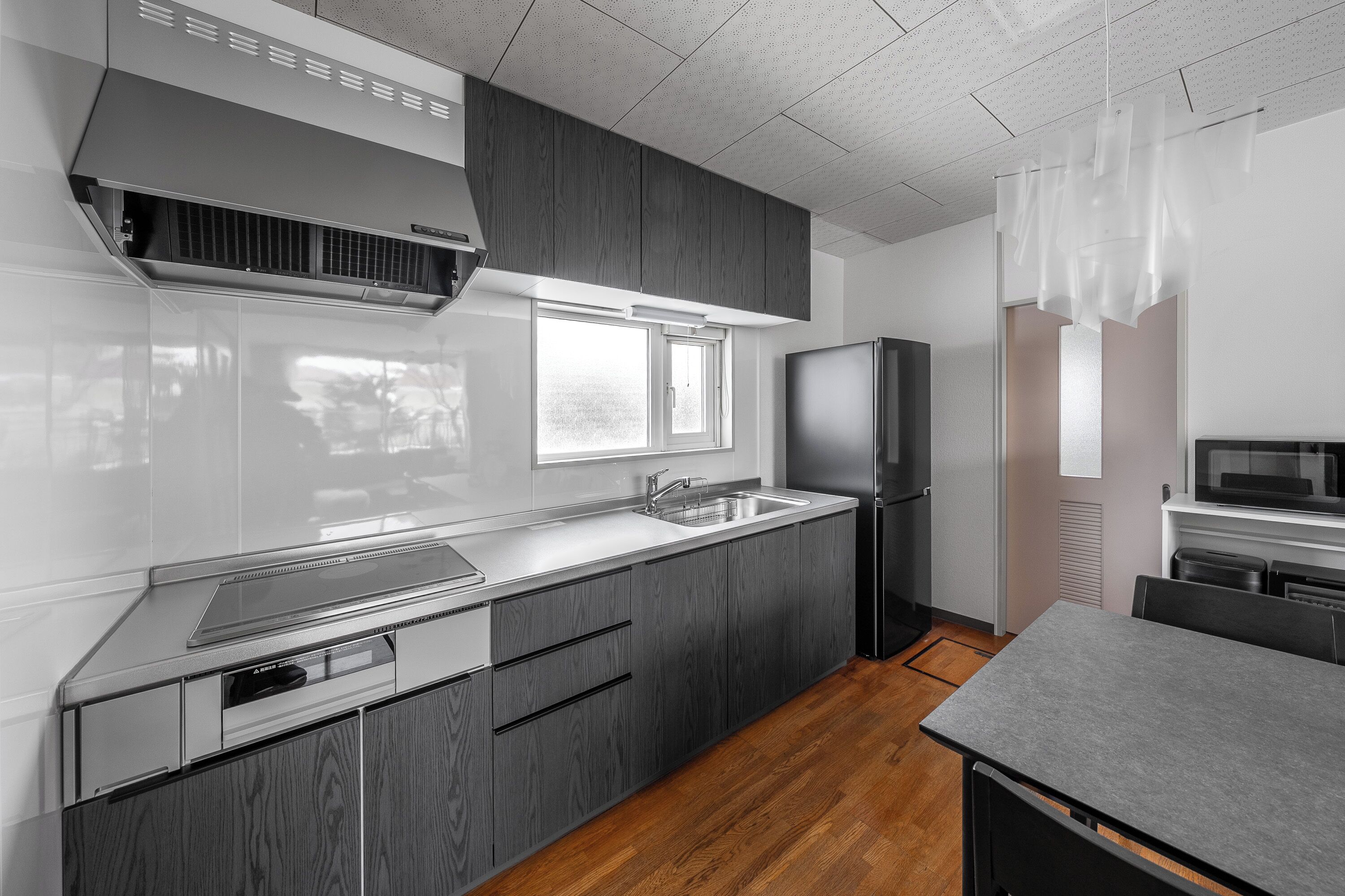 電冰箱、微波爐、爐台、鍋具/餐盤/廚房用品