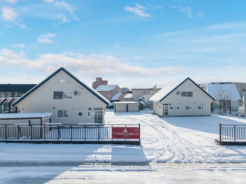 THE VILLAGE 1002
