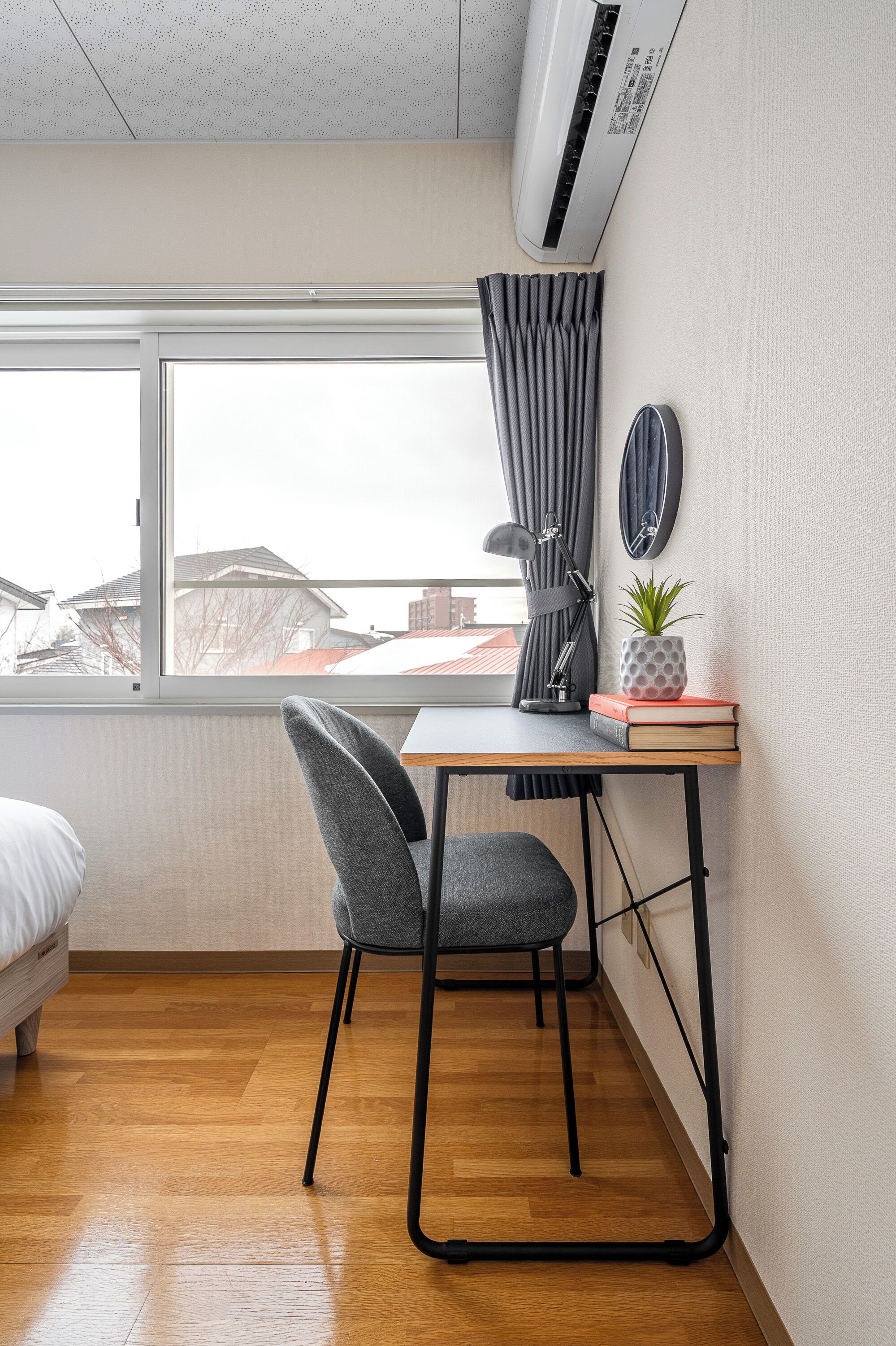 ノートパソコン用作業スペース、アイロン / アイロン台、WiFi (無料)