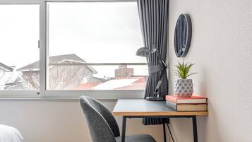 ノートパソコン用作業スペース、アイロン / アイロン台、WiFi (無料)