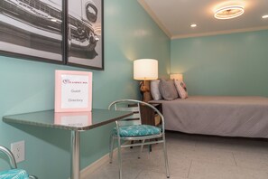Iron/ironing board, internet, bed sheets - Flamingo Inn - Standard King #203 (Fort Myers Beach)
