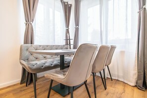 Dining room - Ideal 2BR 1LR Apt for 6P Donaustadt (Wien)