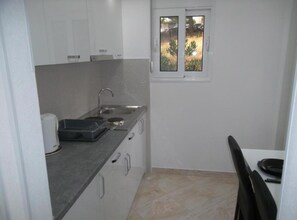 Apartment (Three bedroom apartment) | Private kitchen | Fridge - Guest House 4M Gregović (Petrovac)