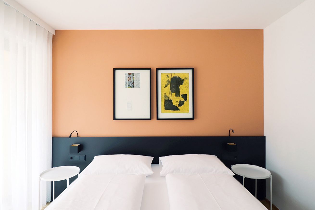1 chambre, coffres-forts dans les chambres, fer et planche à repasser
