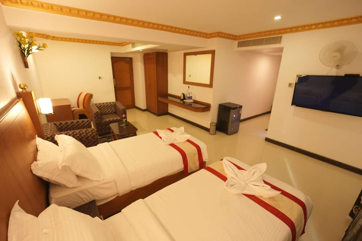 Club Double or Twin Room | In-room safe, desk, laptop workspace, iron/ironing board