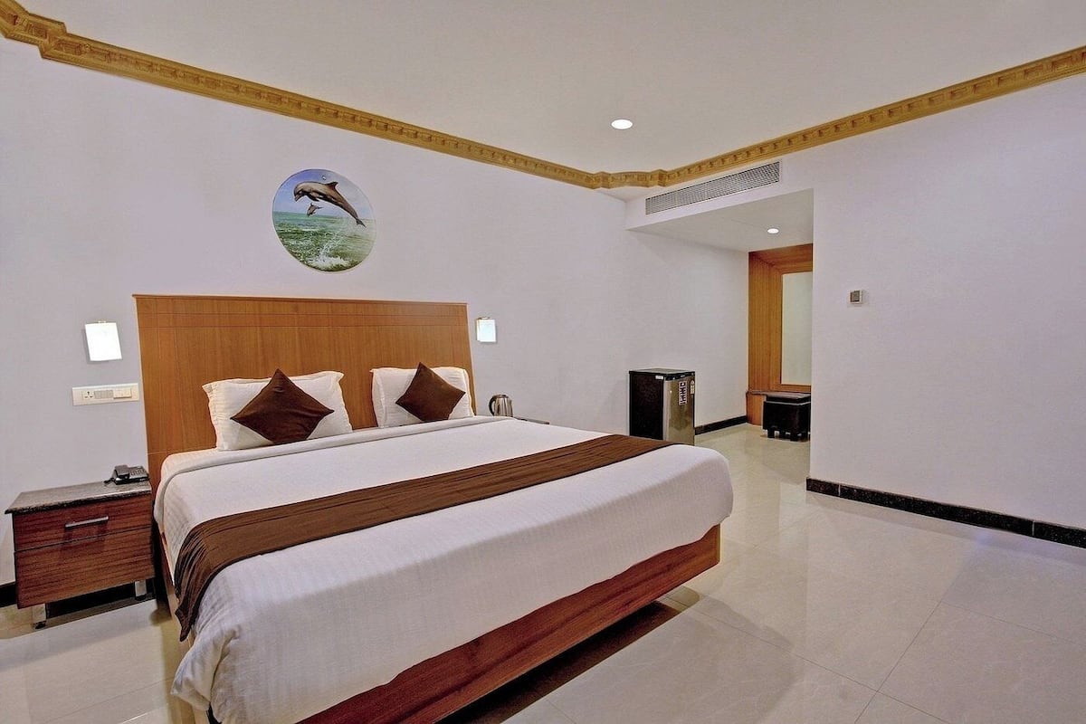 Business Suite, City View | In-room safe, desk, laptop workspace, iron/ironing board