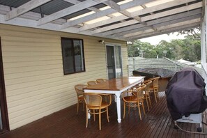Outdoor dining - Studio - C ~ Light Filled Seventies Classic (Cunjurong Point)