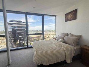 2 bedrooms, Internet, bed sheets, wheelchair access - Cosy 2 bedroom apartment with pool, gym and sauna (Docklands)