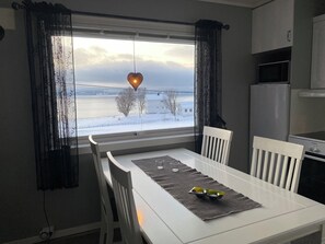 Dining - Charles Country House (Mortenhals)