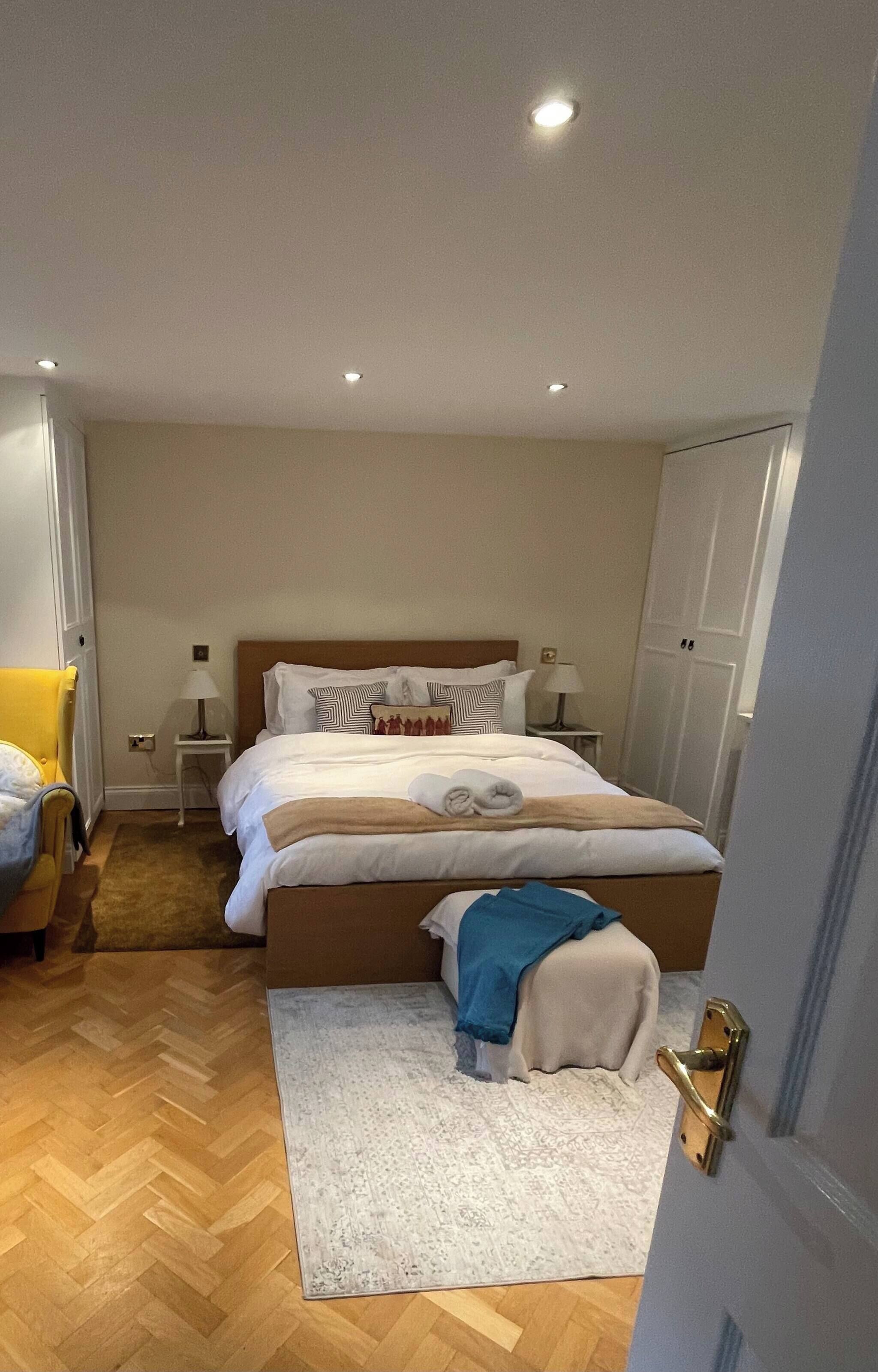 Bügeleisen/Bügelbrett, Internetzugang, Bettwäsche