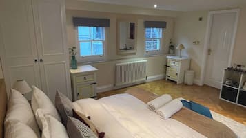 Bügeleisen/Bügelbrett, Internetzugang, Bettwäsche