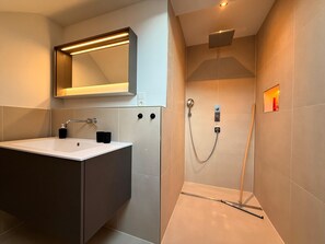 Shower, hair dryer, towels - Loft am Wappach 120 sqm max. 5 persons (Bayerisch Gmain)
