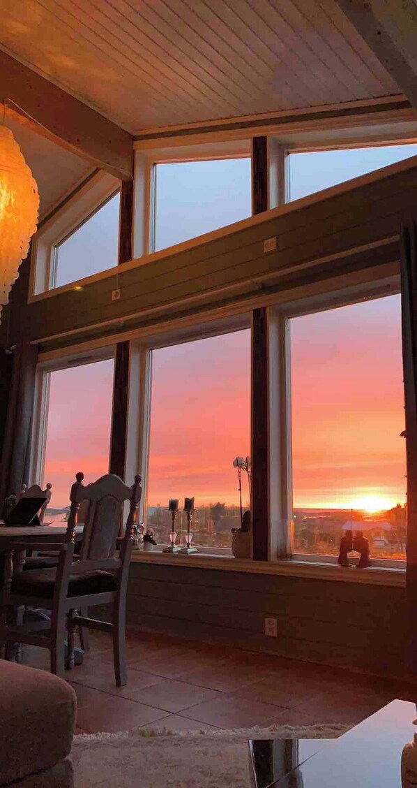 Interior - Cheerful cabin with sauna and great views (Vevang)