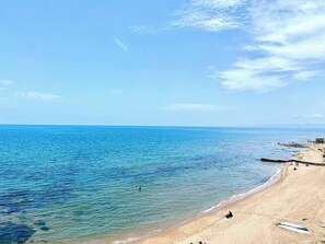 Beach - L'Écume Blanche - apartment with feet in the water (La Marsa)