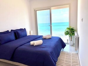 2 bedrooms, iron/ironing board, Internet, bed sheets - L'Écume Blanche - apartment with feet in the water (La Marsa)