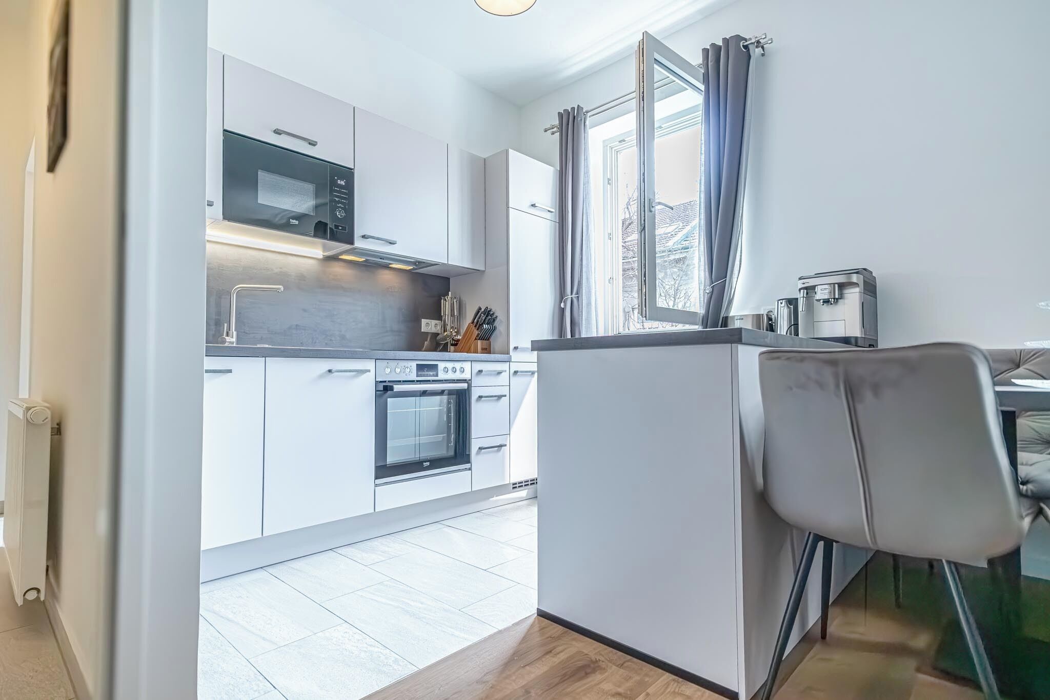 Basic-lejlighed | Privat køkken | Køleskab, mikrobølgeovn, ovn, kogeplade