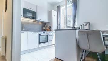 Basic-lejlighed | Privat køkken | Køleskab, mikrobølgeovn, ovn, kogeplade