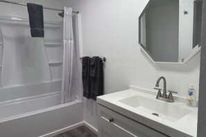 Hair dryer, towels - Forks Riverside Serenity (Forks)
