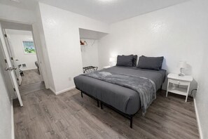 Desk, WiFi, bed sheets - Forks Riverside Serenity (Forks)