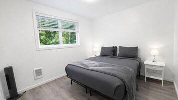 Desk, WiFi, bed sheets