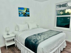 デスク、WiFi、ベッドシーツ