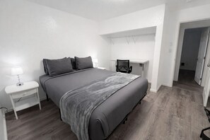 Desk, WiFi, bed sheets - Forks Riverside Serenity (Forks)