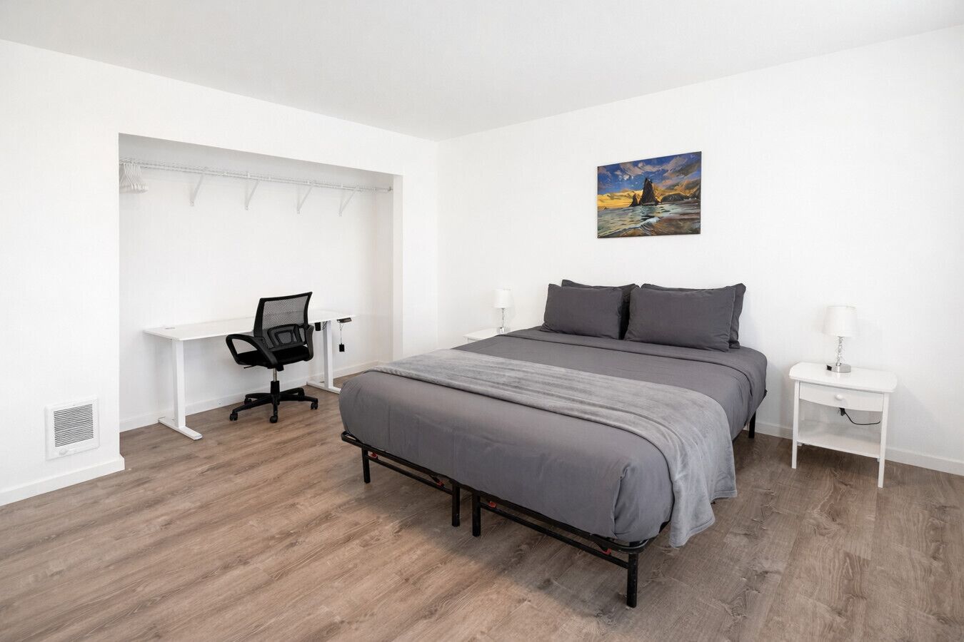 Escritorio, wifi, ropa de cama