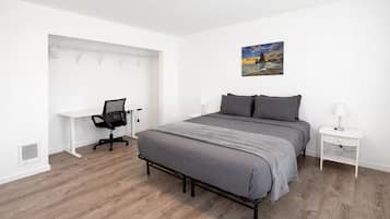 Escrivaninha, Wi-Fi, roupa de cama