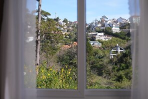 Deluxe Double Room Single Use, Balcony, Hill View - The New House (Da Lat)