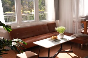 Family Studio, Balcony, Hill View - The New House (Da Lat)