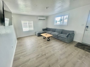 TV - Bogachiel Den – Comfortable Forks Getaway (Forks)