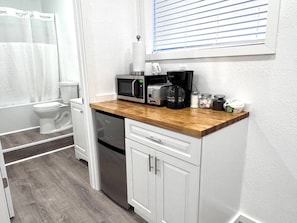 Fridge, microwave, coffee/tea maker, toaster - Forks Haven: A Cozy Hideaway (Forks)