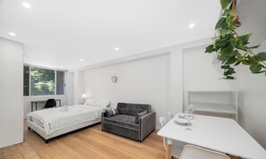 Iron/ironing board, WiFi, bed sheets - MetaWise BnB | Modern Studio Rushcutters Bay | Room 1 (Rushcutters Bay)