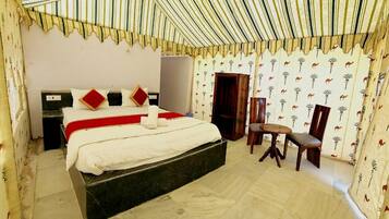 Deluxe Double Room, Desert view | Desk, free WiFi