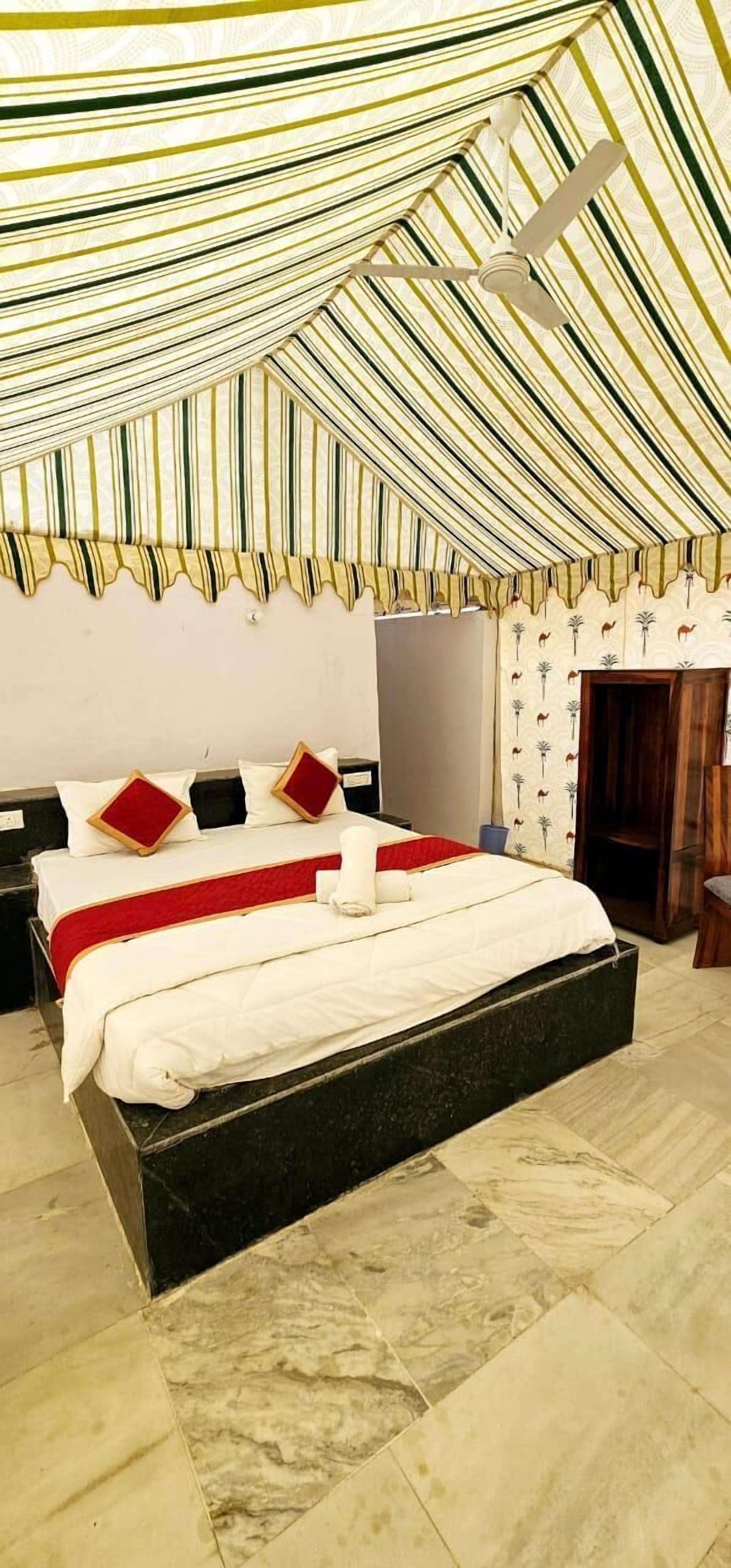 Deluxe Double Room, Desert view