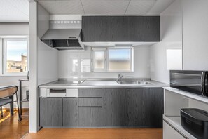 Fridge, microwave, stovetop, cookware/dishes/utensils - THE VILLAGE 1003 (Asahikawa)