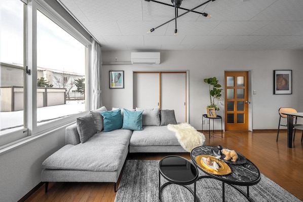 Living area - THE VILLAGE 1003 (Asahikawa)