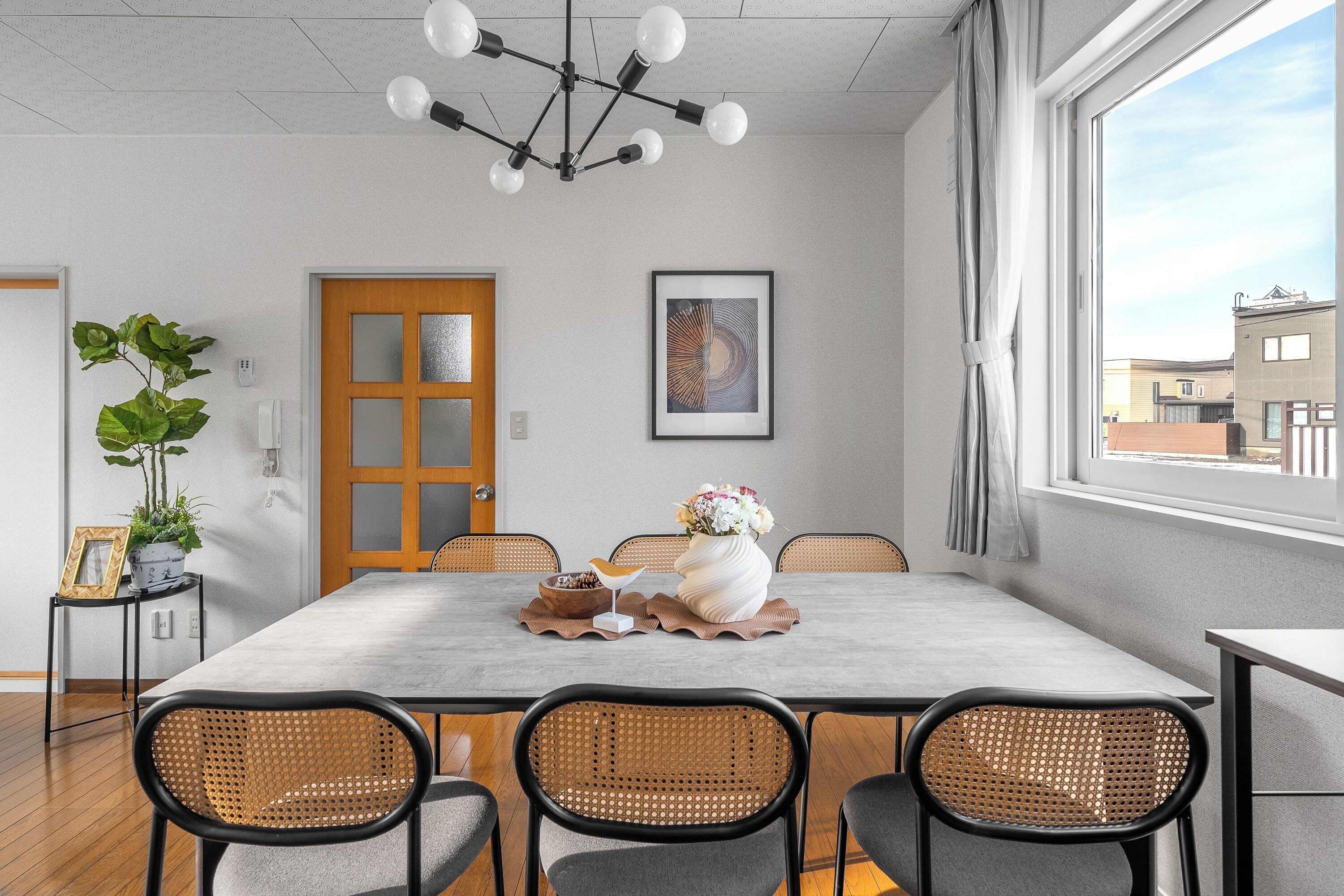 客室内のダイニングエリア