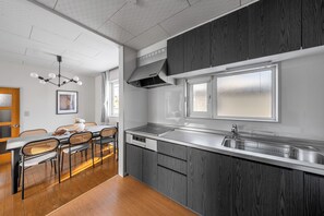 Fridge, microwave, stovetop, rice cooker - THE VILLAGE 1003 (Asahikawa)
