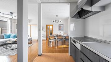 Fridge, microwave, stovetop, toaster