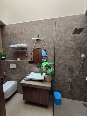 Bathroom - Bridge Villa Nashik – Elegant Private Villa for Family & Corporate Travelers (Anjaneri)