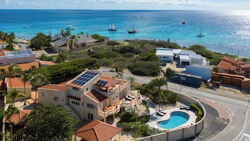 Villa (5 Bedrooms) | Front of property