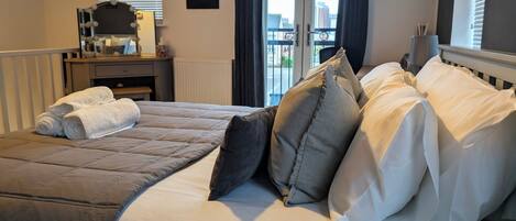 2 chambres, bureau, fer et planche à repasser, Wi-Fi gratuit