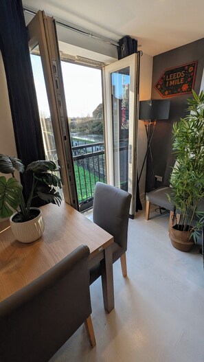 Interior - Canal-side haven, short canal walk to city. Pet Friendly and parking! (Leeds)