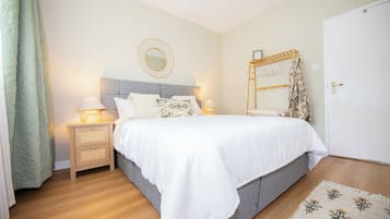 Silitysrauta/-lauta, Wi-Fi, vuodevaatteet