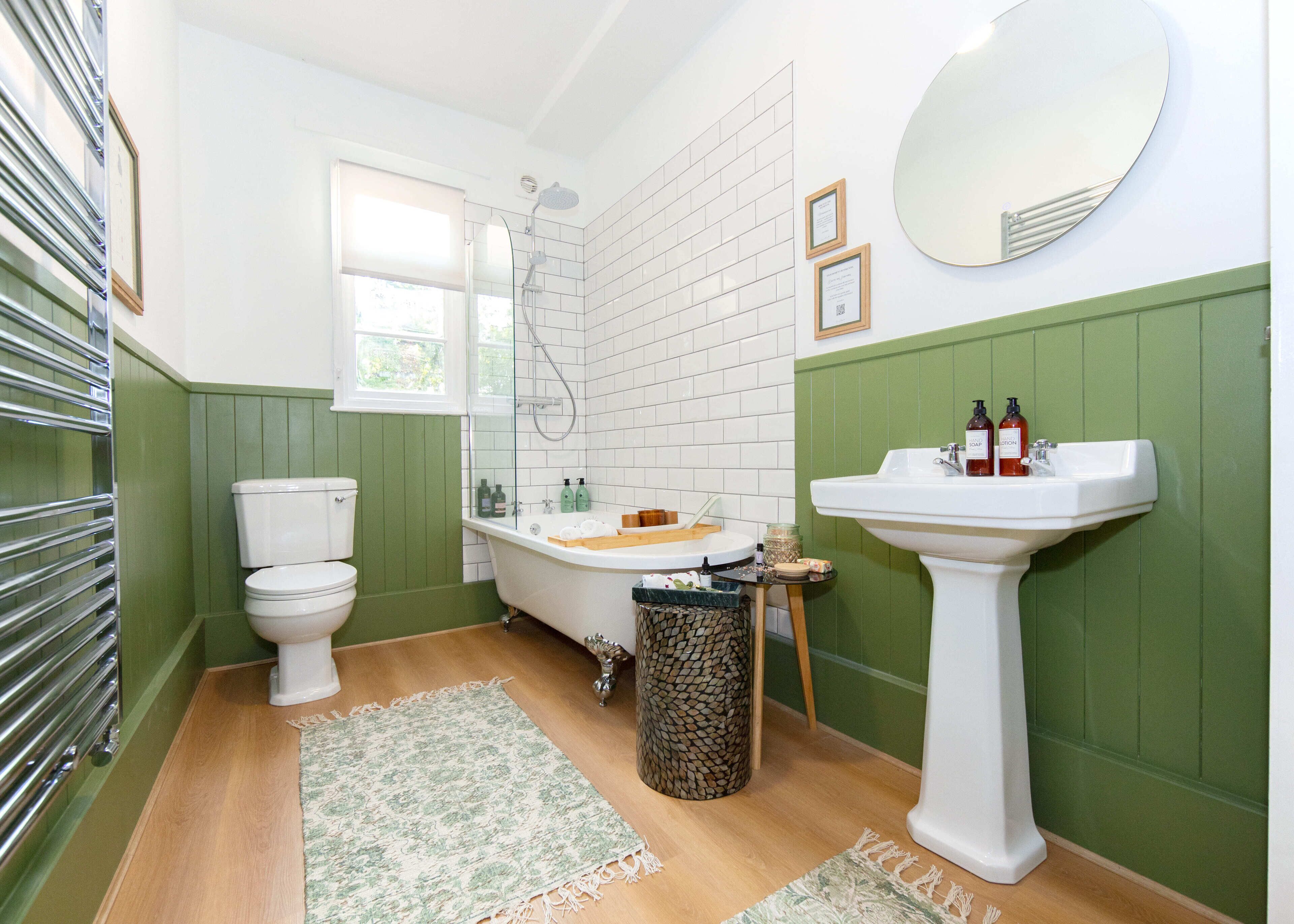 Hårføner, håndklær, såpe og toalettpapir